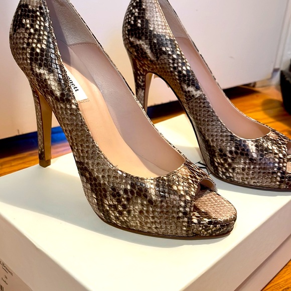 🖤L.K. BENNETT LONDON SNAKESKIN HEELS🖤 - Picture 3 of 6